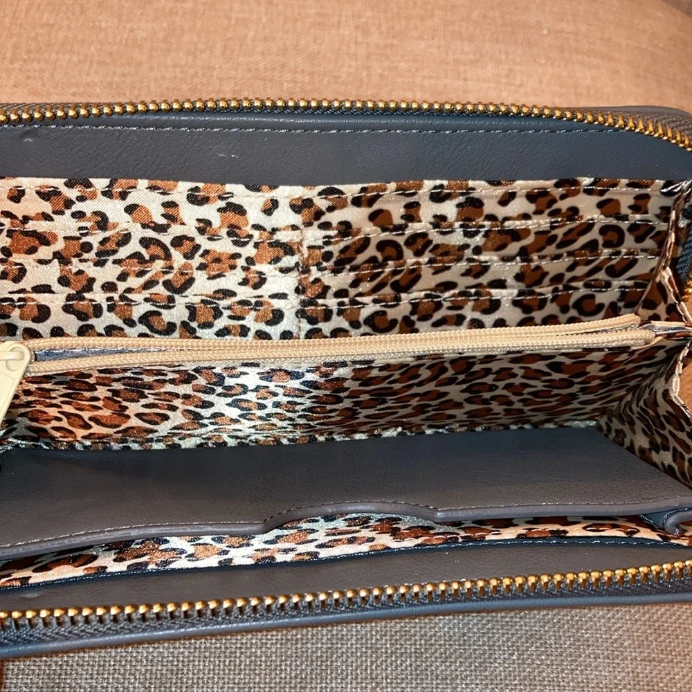 TAHARI Cream Gray Leather Wristlet New Designer Leopard Continental Spacious